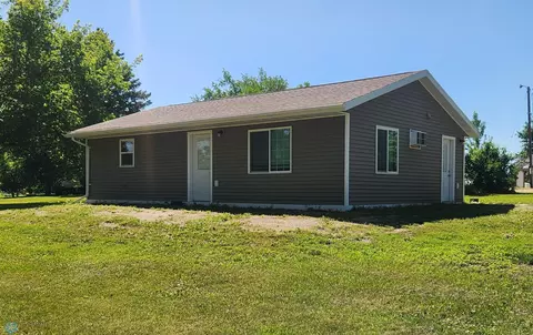 792 2nd St NW, Hillsboro, ND 58045