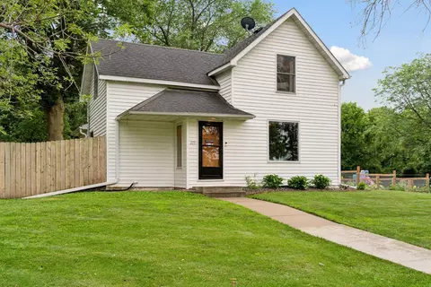 225 W Forest St, Belle Plaine, MN 56011