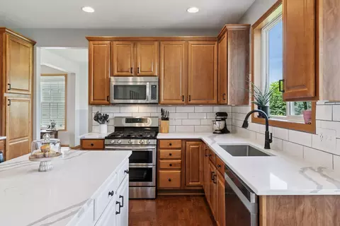 2034 Schoolmaster Dr, Chaska, MN 55318 photo 4