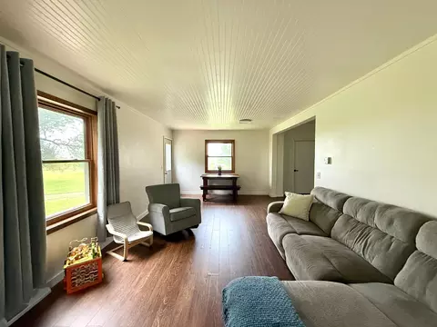 Living - 10502 573rd Ave, Mapleton, MN 56065 photo 2 of 3