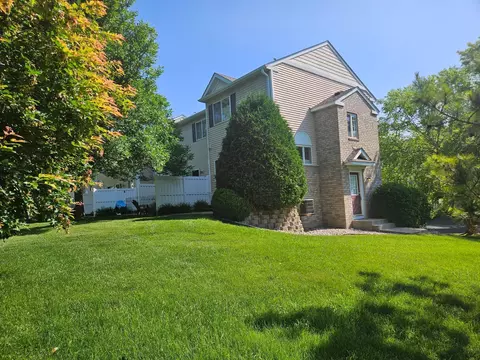 7792 Village Pl, Chanhassen, MN 55317