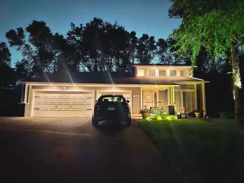 904 W 155th St, Burnsville, MN 55306