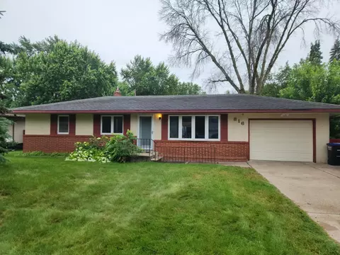816 Grandview Ave W, Roseville, MN 55113