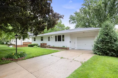 1922 11th St E, Glencoe, MN 55336