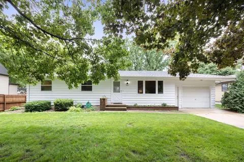 1922 11th St E, Glencoe, MN 55336 photo 2