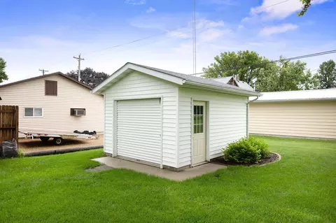 1922 11th St E, Glencoe, MN 55336 photo 23