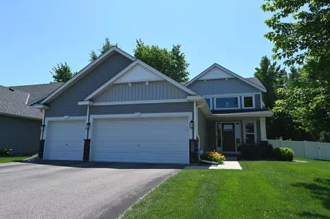 8504 Booth Ct, Shakopee, MN 55379