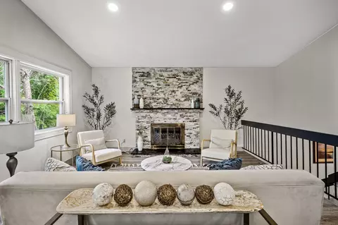 10280 Tarn Cir, Eden Prairie, MN 55347