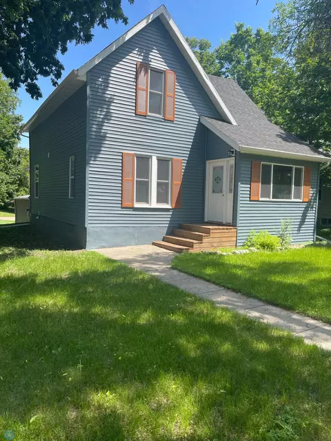 511 Harris St, Lisbon, ND 58054