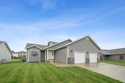 122 Hawk Ave, Eagle Lake, MN 56024