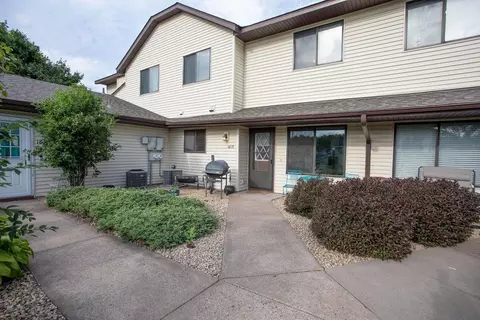 1615 Helmo Ave N, Oakdale, MN 55128