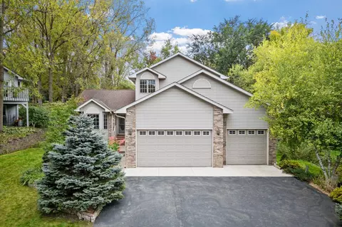 3071 Avon St N, Roseville, MN 55113