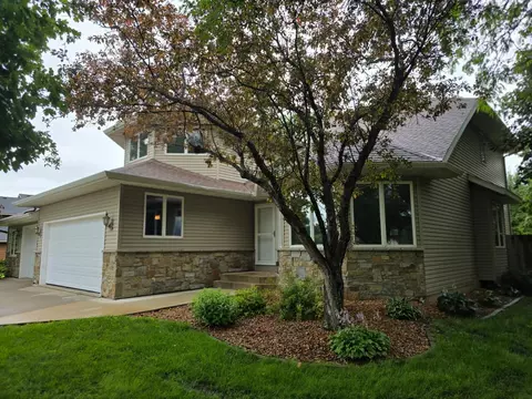 1702 15th St SW, Willmar, MN 56201