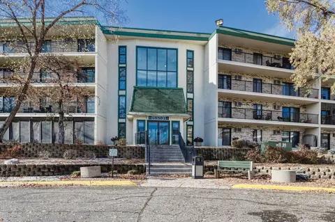 10501 Cedar Lake Rd #217, Minnetonka, MN 55305