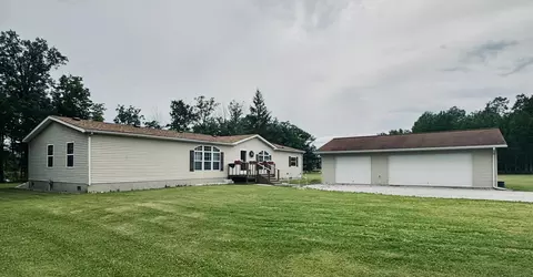 1111 Jochim Dr NW, Baudette, MN 56623