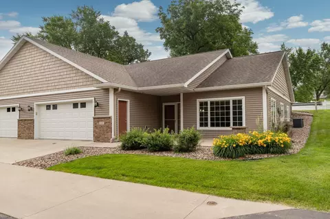 122 River Oaks Cir NE, Stewartville, MN 55976