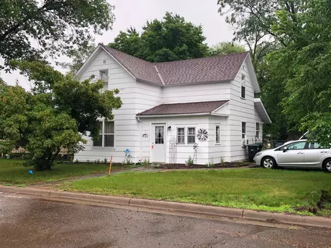 702 4th St NE, Little Falls, MN 56345