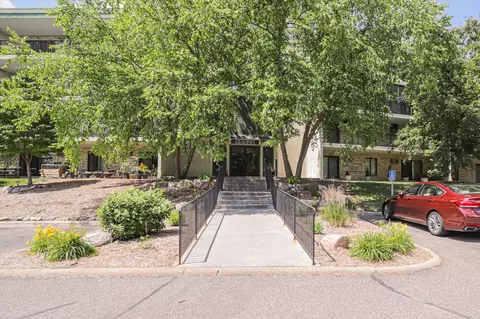 10521 Cedar Lake Rd #208, Minnetonka, MN 55305