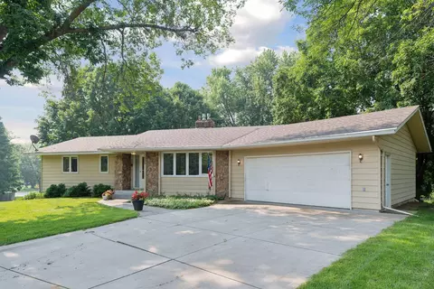 505 Highland Dr, Chanhassen, MN 55317