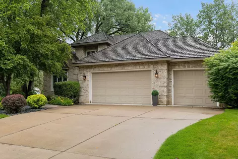 720 Olive Ln N, Plymouth, MN 55447