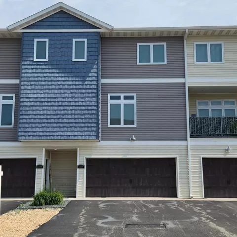 2238 Rolling Green Trl, North Mankato, MN 56003