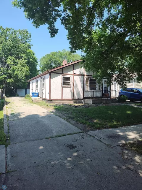 1437 15th St S, Fargo, ND 58103