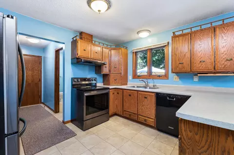 Kitchen - 655 48th Ave, Goodview, MN 55987 photo 2 of 5