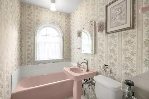 Bath - 407 13th St E, Glencoe, MN 55336 photo 1 of 2