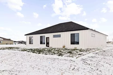 Exterior - 215 Emma Ct, Mapleton, ND 58059 photo 6 of 10