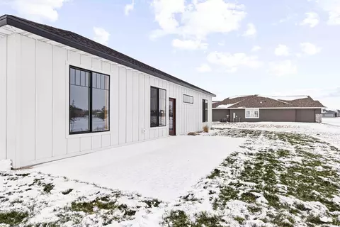 Exterior - 215 Emma Ct, Mapleton, ND 58059 photo 8 of 10