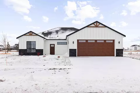 Exterior - 215 Emma Ct, Mapleton, ND 58059 photo 2 of 10