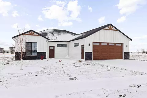 Exterior - 215 Emma Ct, Mapleton, ND 58059 photo 5 of 10