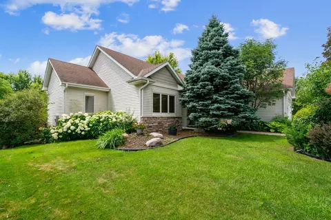 977 Bavaria Hills Ter, Chaska, MN 55318