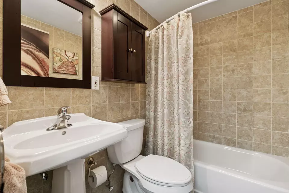 Bath - 1890 Partridge Cir, Excelsior, MN 55331 photo 6 of 6
