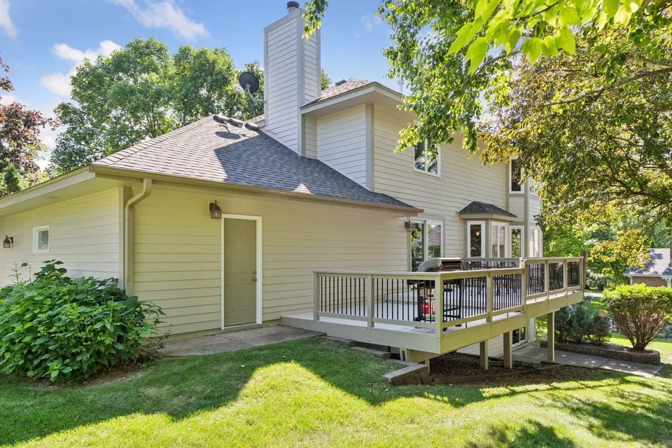 Exterior - 1890 Partridge Cir, Excelsior, MN 55331 photo 3 of 9
