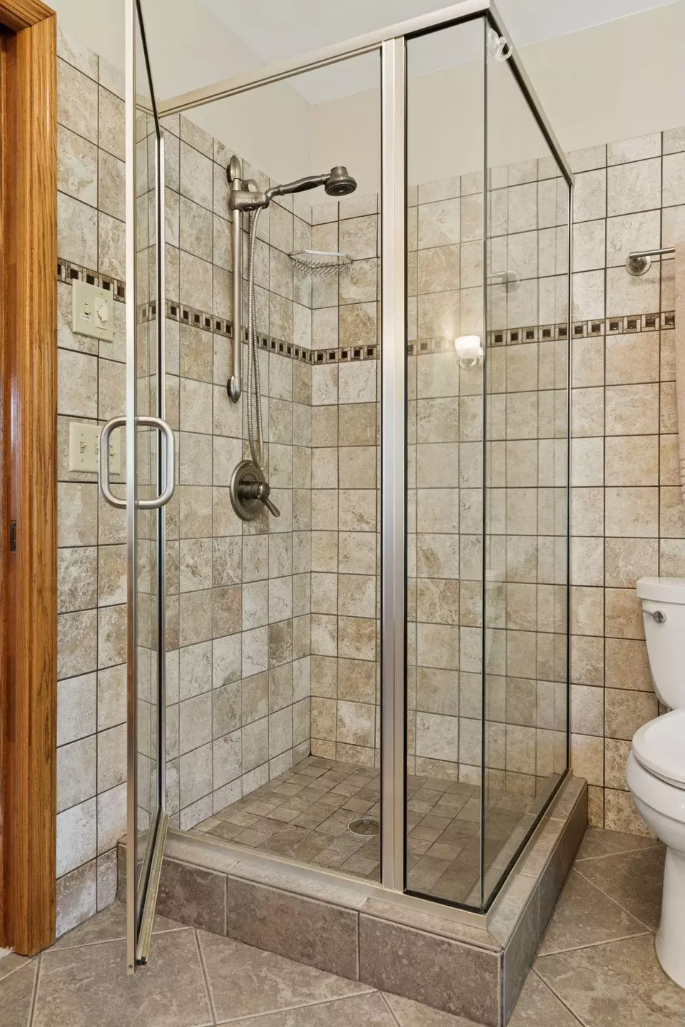 Bath - 1890 Partridge Cir, Excelsior, MN 55331 photo 4 of 6