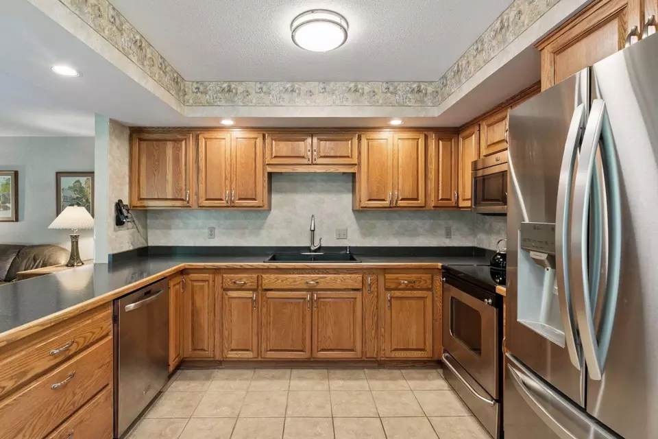 Kitchen - 1890 Partridge Cir, Excelsior, MN 55331 photo 3 of 5
