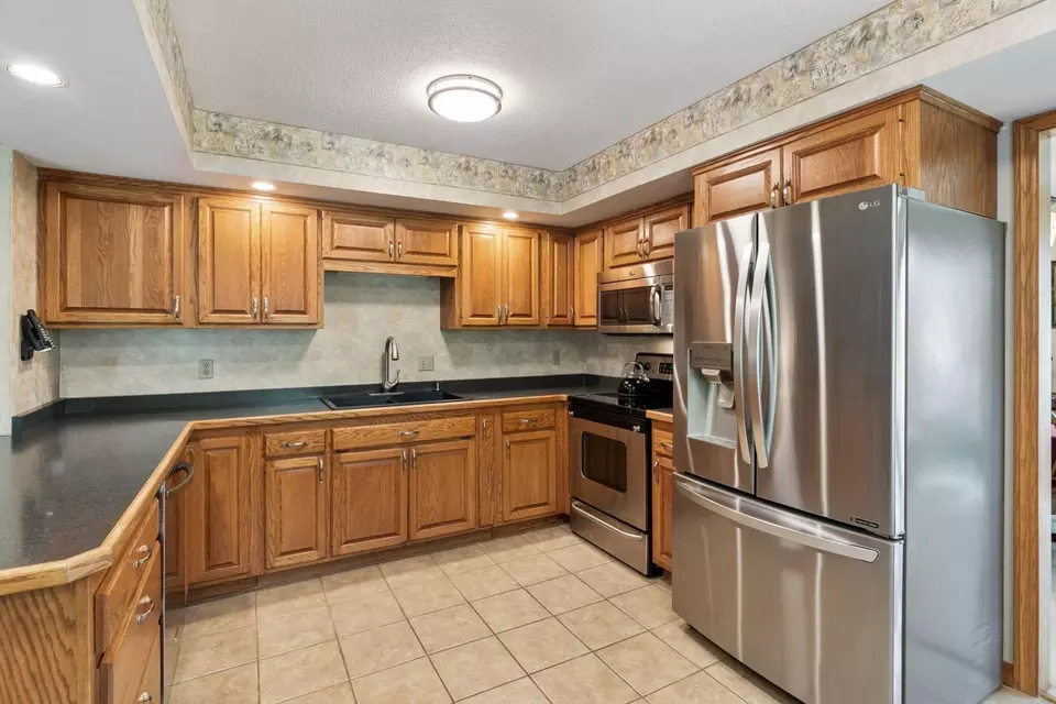 Kitchen - 1890 Partridge Cir, Excelsior, MN 55331 photo 4 of 5
