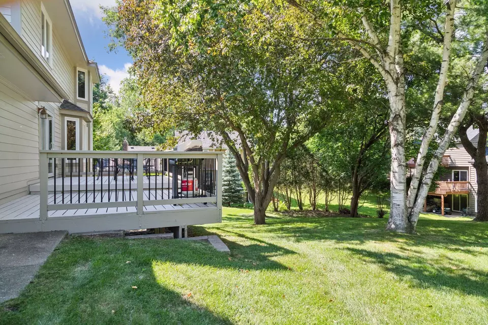 Exterior - 1890 Partridge Cir, Excelsior, MN 55331 photo 5 of 9