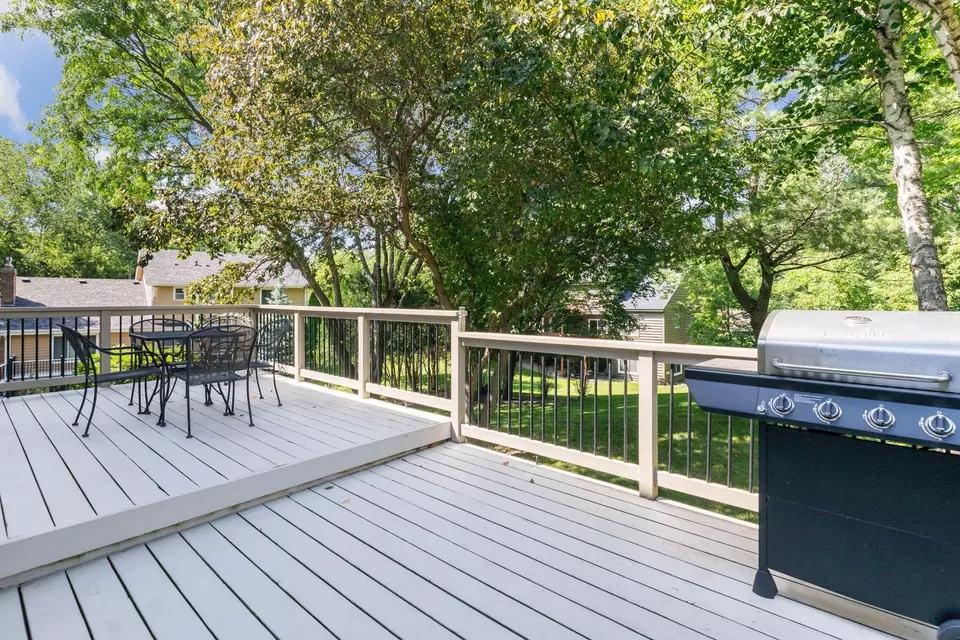 Exterior - 1890 Partridge Cir, Excelsior, MN 55331 photo 6 of 9