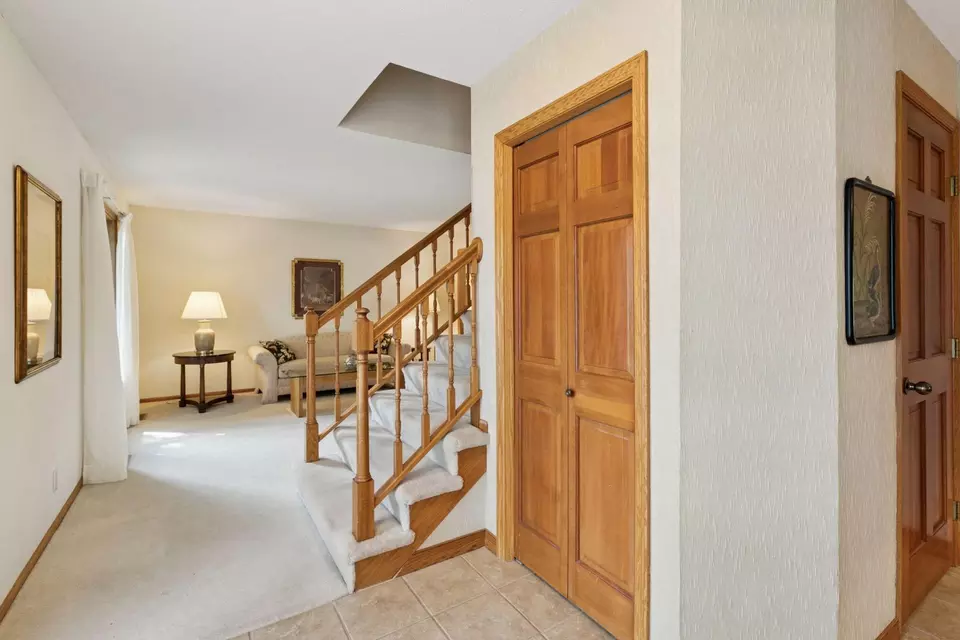 Entry Way - 1890 Partridge Cir, Excelsior, MN 55331 photo 2 of 3