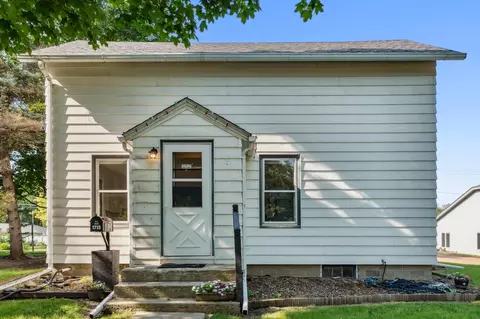 1715 10th St E, Glencoe, MN 55336 photo 2