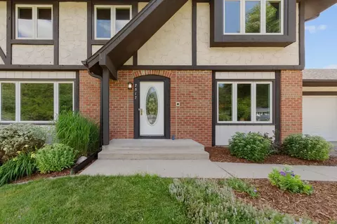 7517 W 84th St, Bloomington, MN 55438