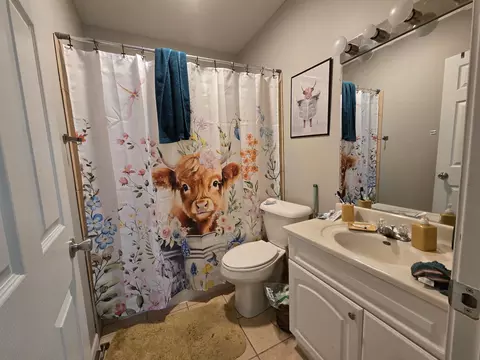 Bath - 108 E 9th St, Morris, MN 56267 photo 1 of 2