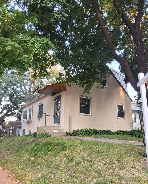 2559 NE Mckinley St, Minneapolis, MN 55418