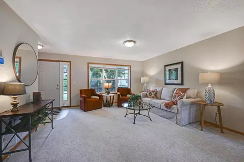 927 Charles Ave, Saint Paul, MN 55104