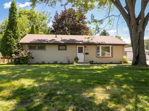 8121 Clinton Ave S, Bloomington, MN 55420
