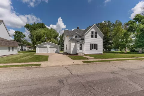 218 E Main St, Cyrus, MN 56323