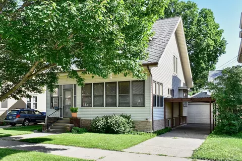 558 W King St, Winona, MN 55987