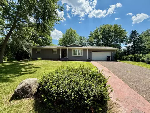 1326 Jeanne Ct, New Richmond, WI 54017
